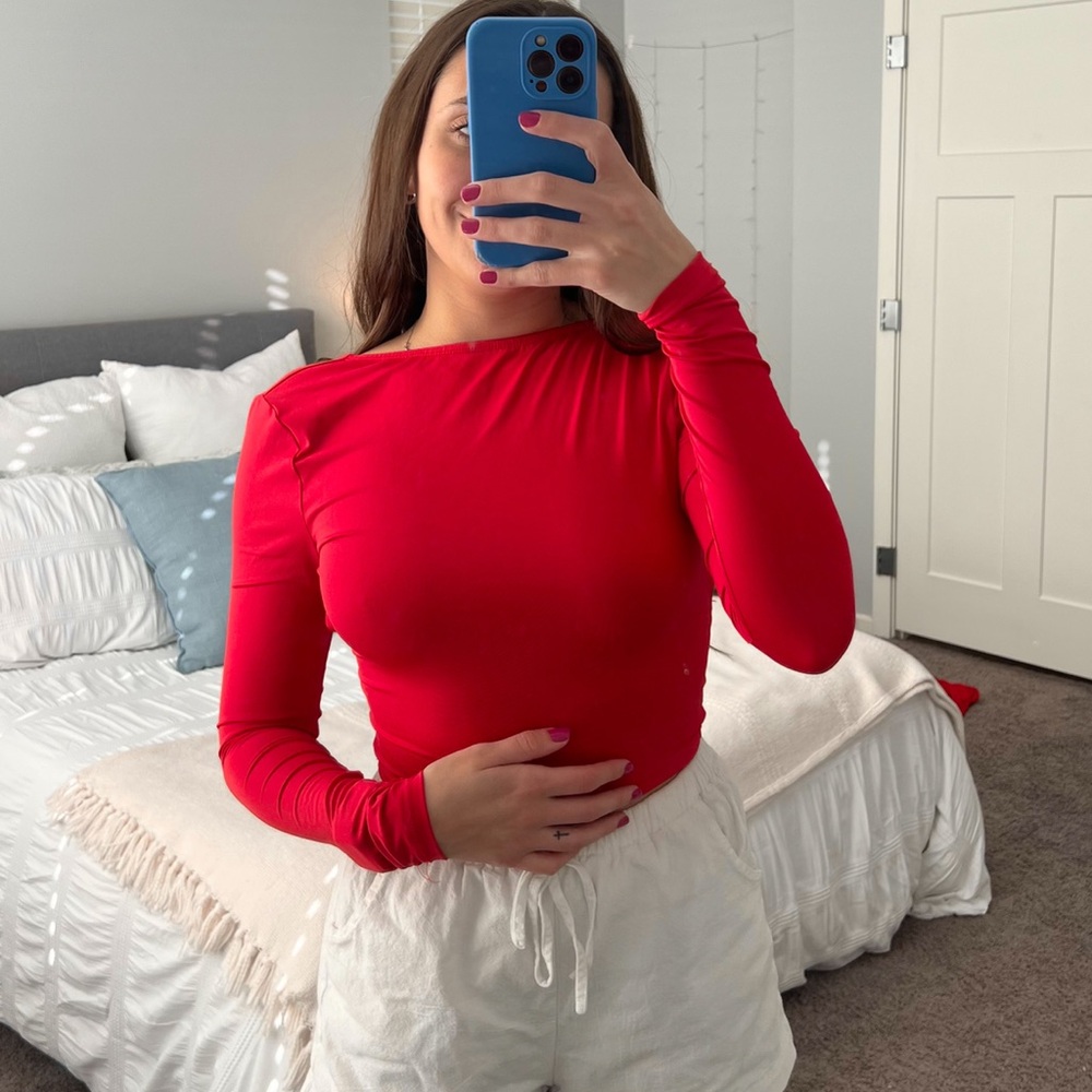Red Backless top - Picture 3 of 3